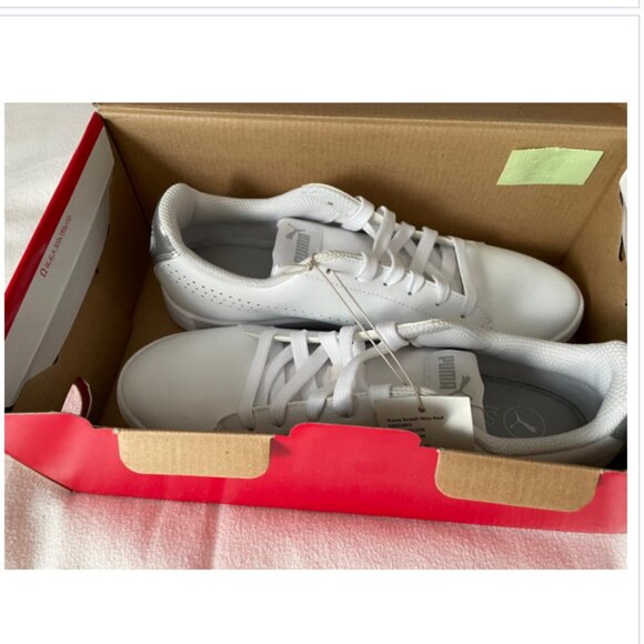 Puma Smash Women's Performance Sneakers - White & Silver -- New with Box - Picture 3 of 6